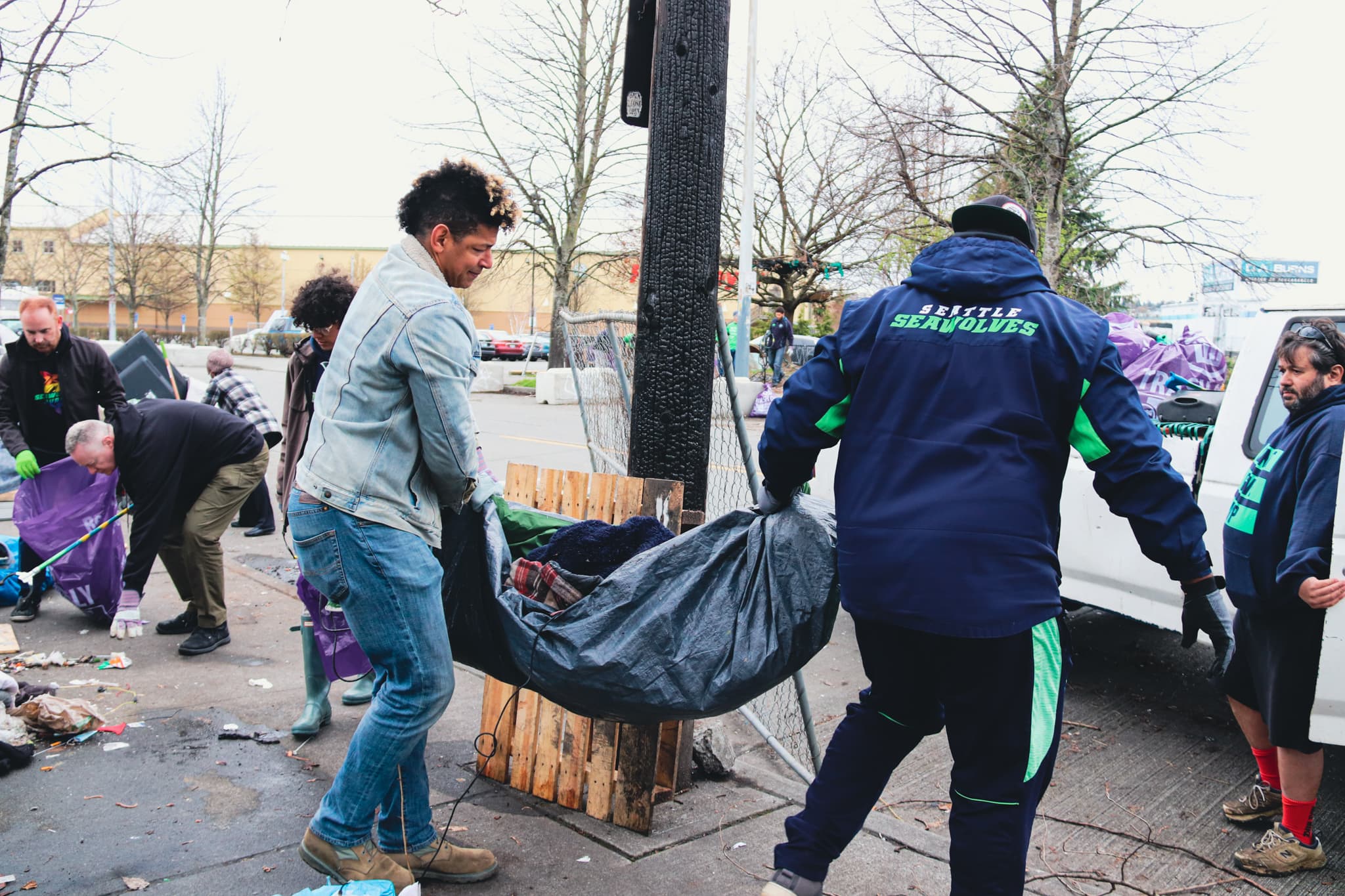 Seawolves and WaFd Bank Lend a Hand to Seattle Compassion Services